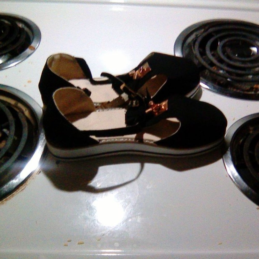 shoes - Picture 2 of 2